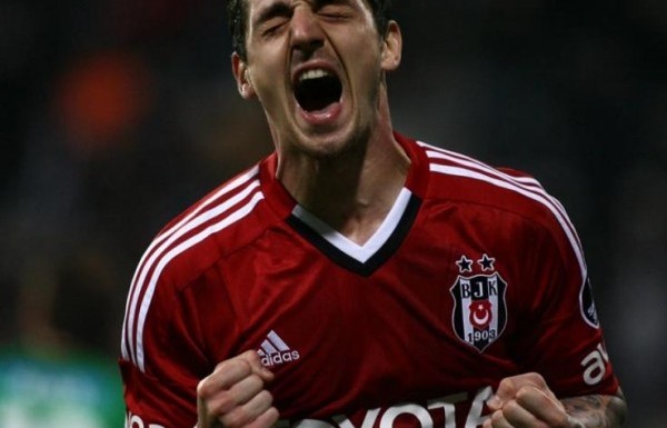 SAĞ BEK | Roberto Hilbert