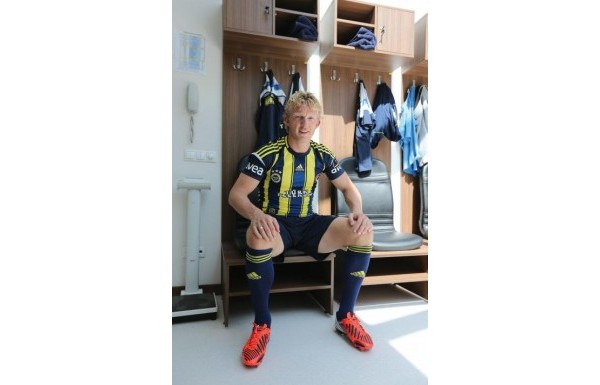 SAĞ KANAT | Dirk Kuyt