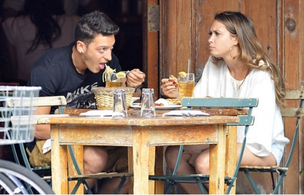 İşte Mesut'u baştan çıkartan kadın !