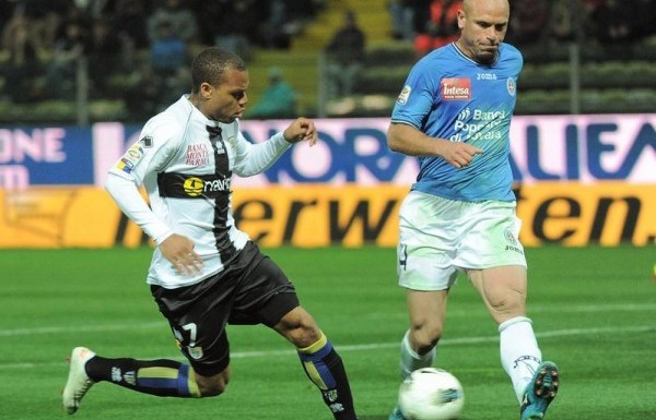 2 JONATHAN BIABIANY