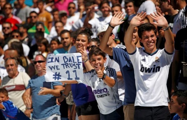 Bale imzayı attı, Bernabeu'ya çıktı