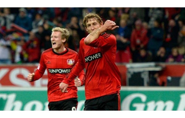 25- BAYER LEVERKUSEN - 107