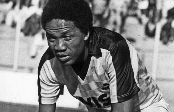 19. Patrick Ntsoelengoe