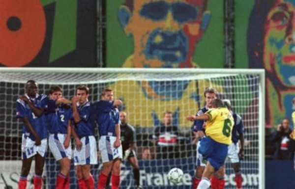 20 - Roberto Carlos