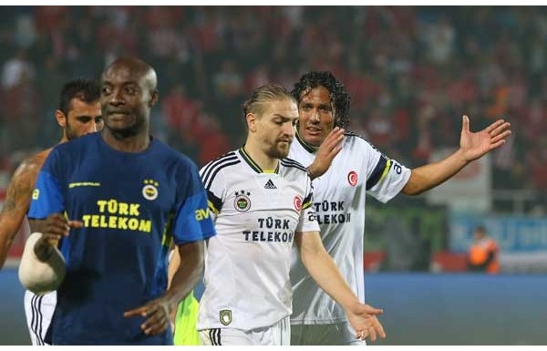 'Fenerbahçeli iki futbolcu sahada küfürleşti!