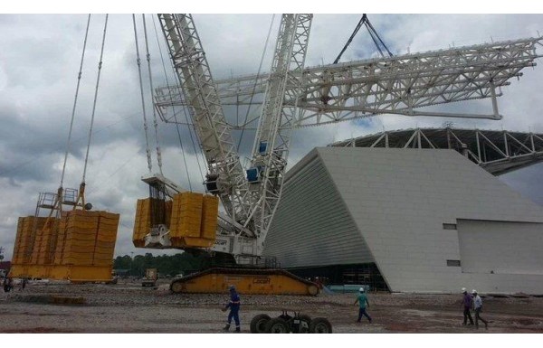 'Corinthians Arena'nın çatısı çöktü