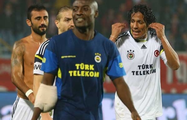 Fenerbahçeli iki futbolcu sahada küfürleşti!