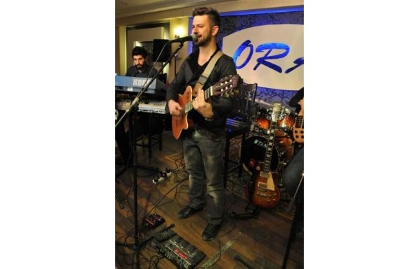 'Gündüz yeşil sahada, akşam sahnede