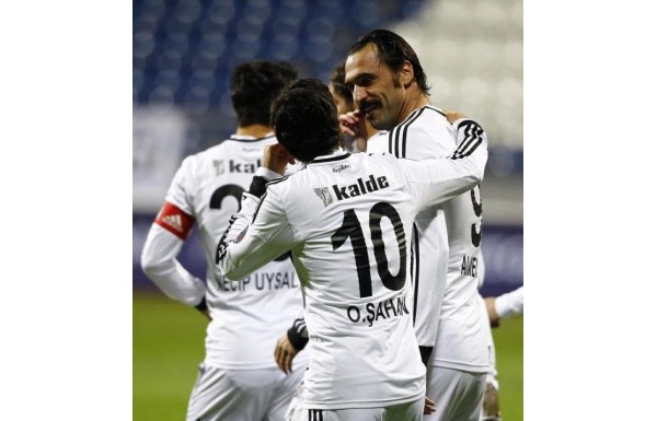 'Almeida, bıyıklarıyla twitter'ı yıktı