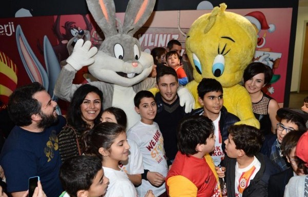 'G.Saray'da çocuklarla yılbaşı partisi