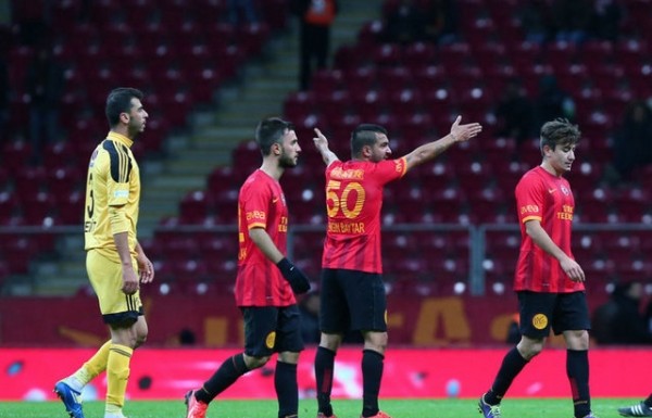 'Engin Baytar'a yumruk!