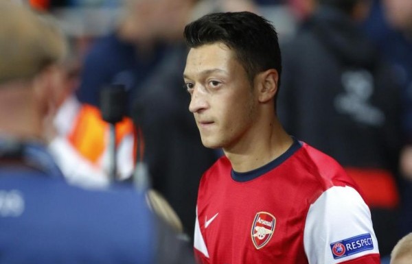 MESUT ÖZİL