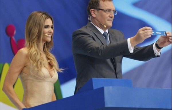 Dünya'nın konuştuğu kadın! Kim bu güzel?