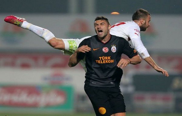 'Burak dirsek attı, ortalık karıştı