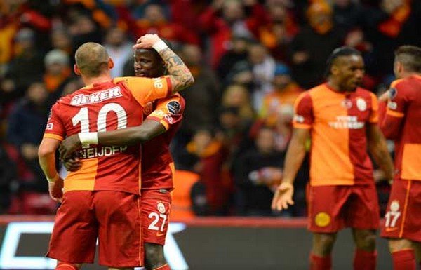 'Galatasaray 6-0 kazandı ama 2 yıldız maç sonu tartıştı