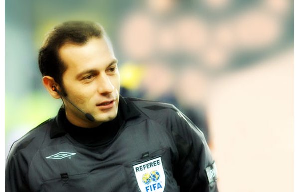 Galatasaray Cüneyt Çakır'la gülüyor