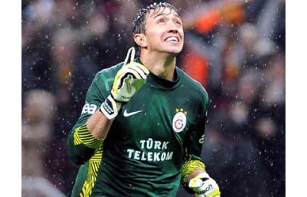 G.Saray'a büyük şok! Muslera ayrılabilir...