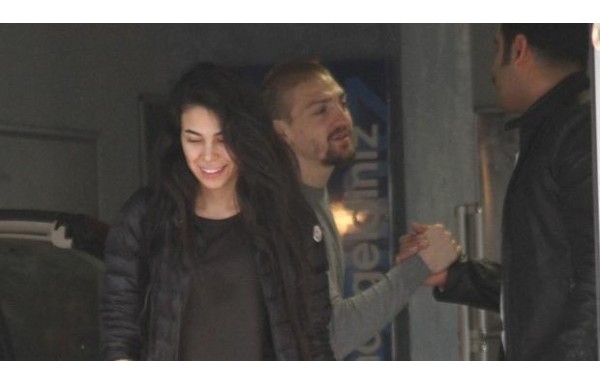 'Caner'den Asena'ya sürpriz hediye