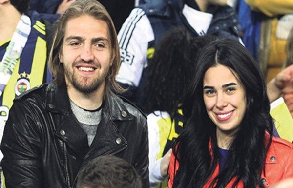 Yıldız futbolcu Asenaya emanet!