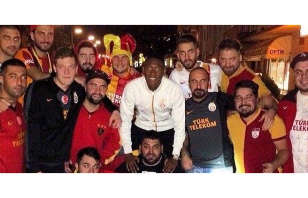 DÜNYACA ÜNLÜ YILDIZDAN GALATASARAY’A DESTEK