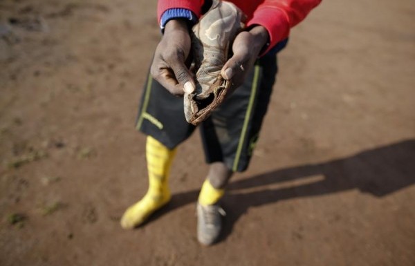 'Afrikalı göçmenler, topun, hayatın peşinde...