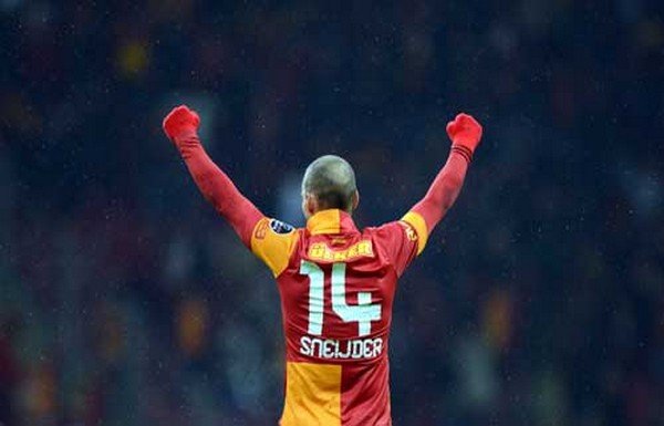 'Sneijder'e sosyal medyada büyük tepki