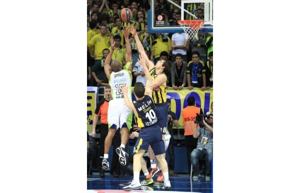 'Fenerbahçe Ü. 69-67 Malaga