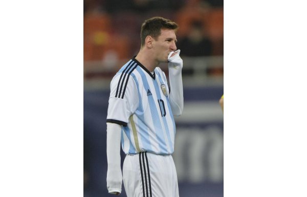 Messi sahada kustu!