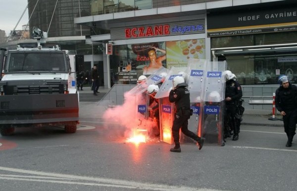 'Fenerbahçe taraftarından TFF'ye siyah çelenk