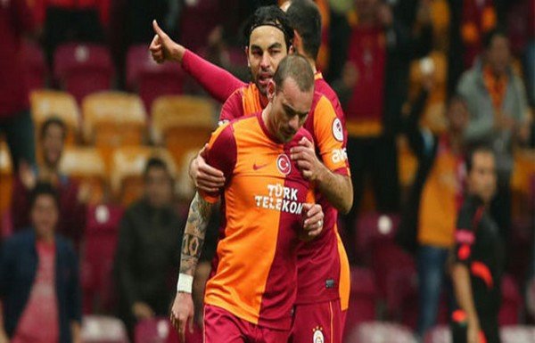 Sneijder'den Selçuk'a şok hareket!
