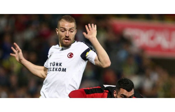 Caner'den ŞOK eden karar!