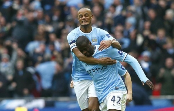 'M.City kupayı kaldırdı!