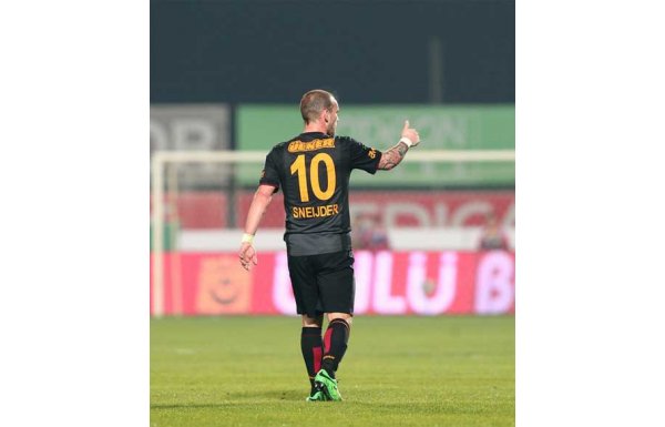 Sneijder'e sosyal medyada büyük tepki