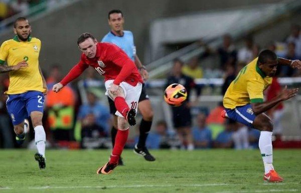 Ofansif orta saha: Wayne Rooney | İngiltere