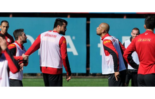 GÖKHAN, MELO’YA ÇIKIŞMIŞTI