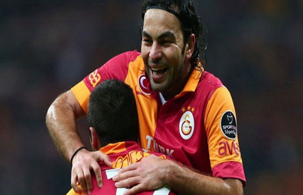 'Müthiş iddia! G.Saraylı iki yıldız ayrılıyor...