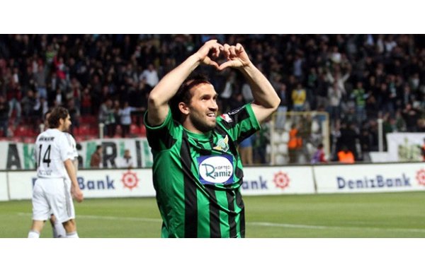 13 THEOFANIS GEKAS