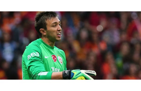 G.Saray'a Muslera'dan büyük şok!