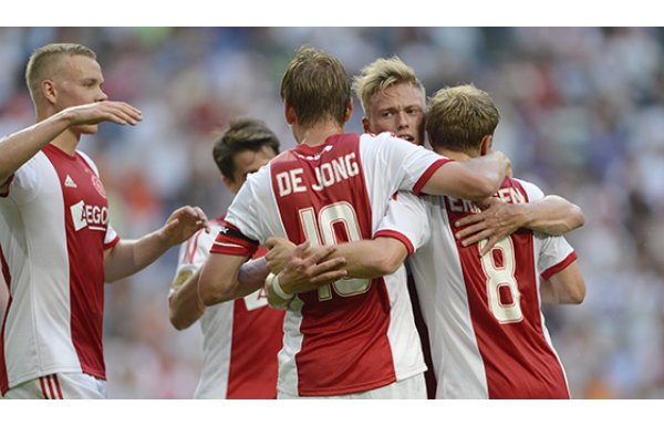 Ajax kupadaki hezimeti unutturmak istiyor
