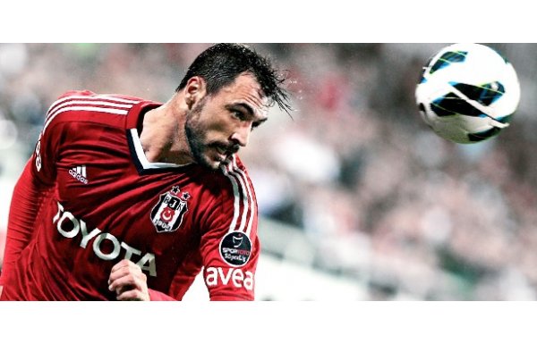11 HUGO ALMEIDA