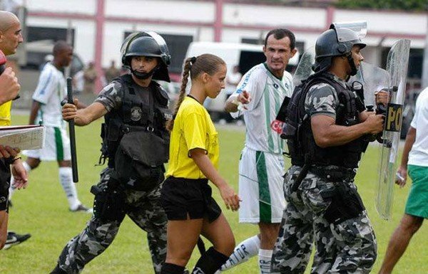 'Kadın hakeme taciz!