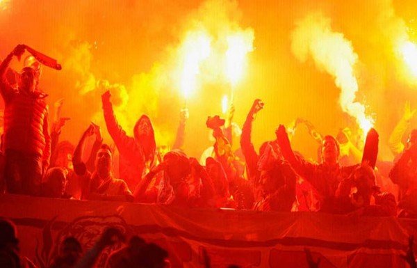 En fanatik 10 taraftar grubu