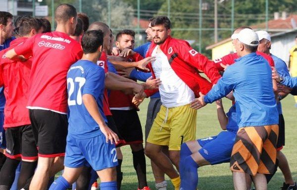 'Gençlerbirliği maçında yumruklu kavga 