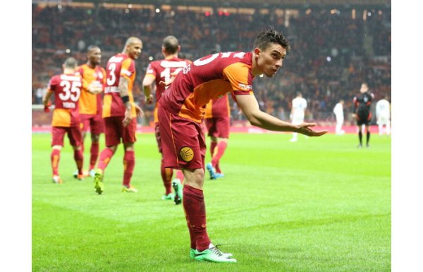 ALEX TELLES