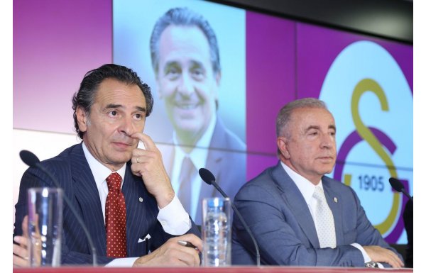 Cesare Prandelli imzayı attı