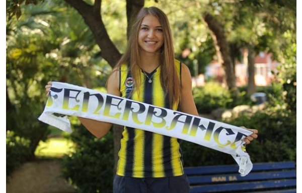 'Emre Belözoğlu'nu geçen Fenerbahçeli kız!