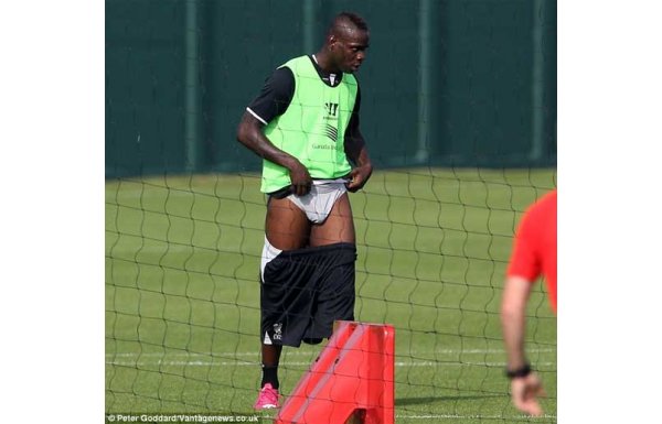Balotelli idmanda bu halde!