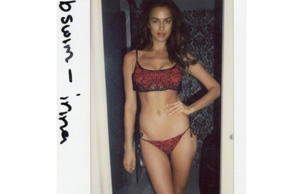 Irina'nın da fotoğrafları çalındı!