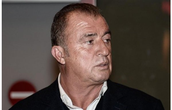 'Terim ve futbolculara protesto!