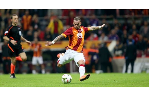 Sneijder Ronaldo'yu geçti